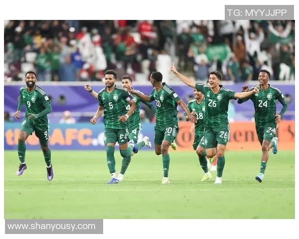 杭州迎来足球巨星助阵本地联赛引发球迷热烈关注